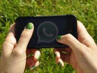 Smartphone mit WhatsApp Icon