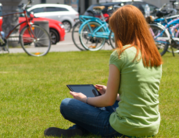 Studentin mit Tablet Studentin mit Tablet