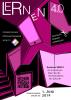 Abstraktes Treppenhaus einer Bibliothek bzw. eines Gebäudes in den Farben pink und schwarz